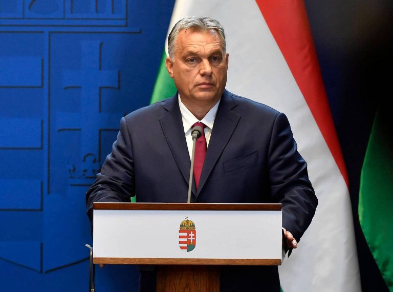 Orbán Viktor személyesen is ellenőrizte az 1 millió Favipiravirt a raktárban