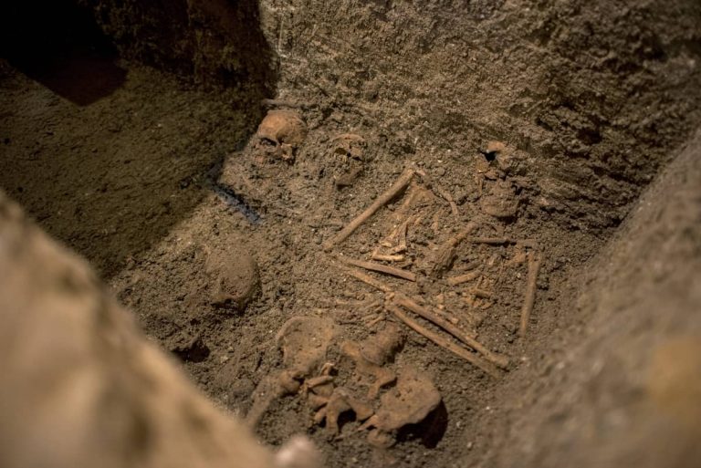 400 sírt fedeztek fel régészek egy ősi temetkezési helyen