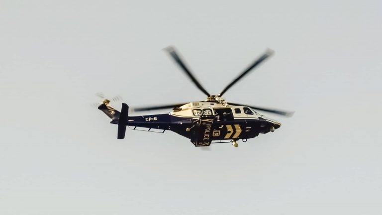 Rendőrségi helikopternek csapódott egy drón, börtön járhat érte