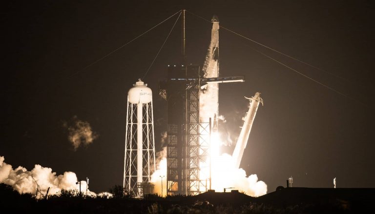 Ismét NASA-űrhajósokat szállított a SpaceX a Nemzetközi Űrállomásra