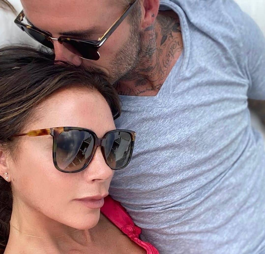 Végre megmutatta a formás fenekét Victoria Beckham