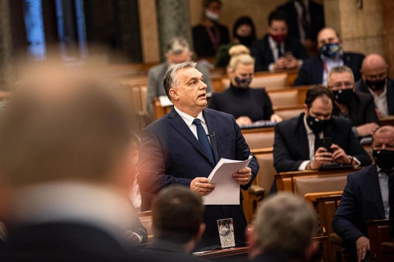 Orbán Viktor elmondta, mikor fut be az első vakcina-szállítmány