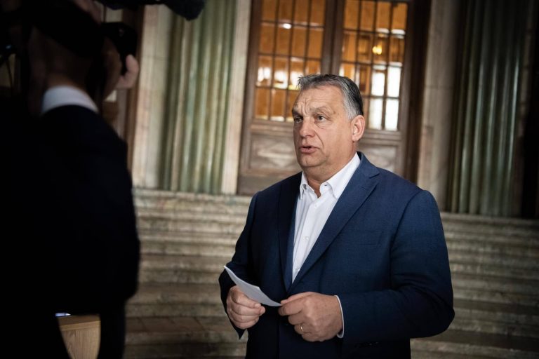 Orbán: nem normális hozzáállás sajnálni a pénzt a sportpályákra vagy a gyerekek sportolására