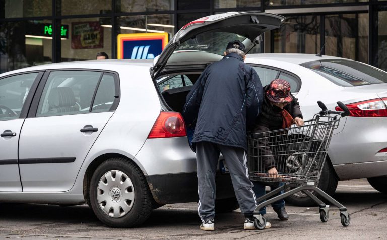 Ez volt a fő ok az idősek vásárlási sávjának felfüggesztésében