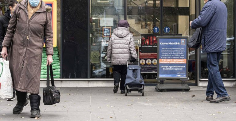 Egyelőre egyenletesen oszlik el a forgalom az idősek idősávjának felfüggesztése után