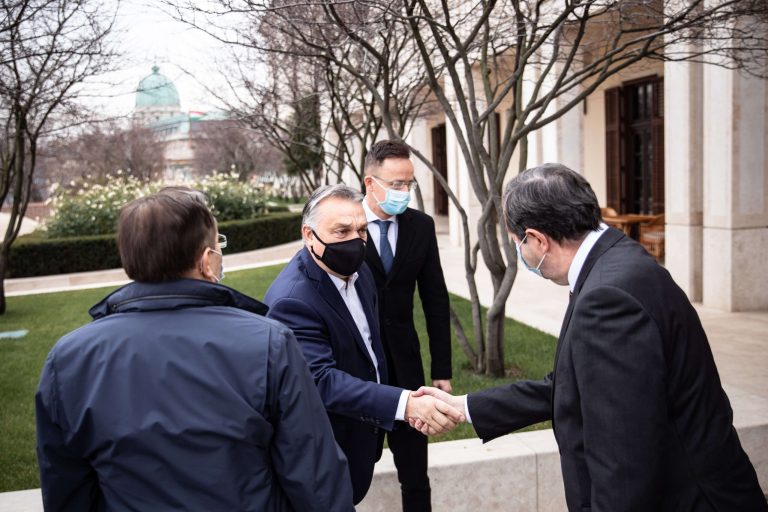 Maradnak a jelenlegi korlátozások, Orbán mától konzultál a szakértőkkel