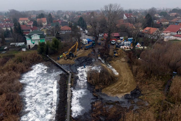 Kétmillió forintot kaphat, aki érdemi információval szolgál a szigetszentmiklósi olajszennyezés kapcsán