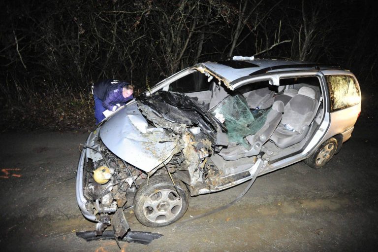 Kamionnal ütközött egy autós Jászárokszállásnál, azonnal belehalt a sérülésekbe