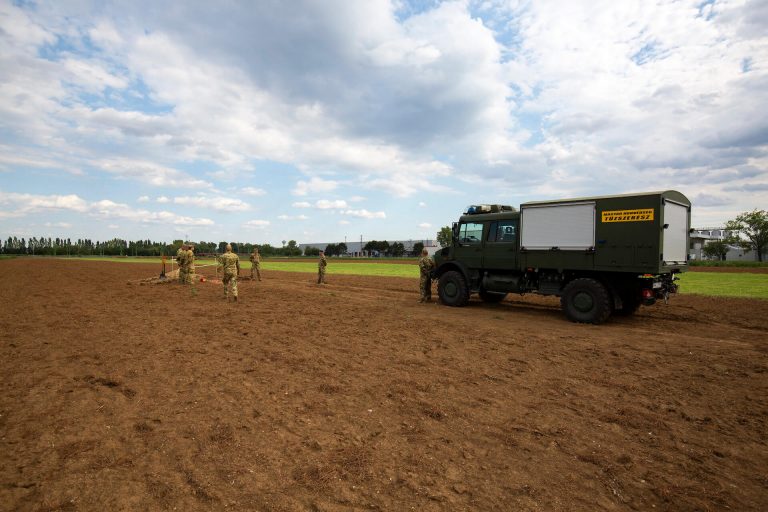 Egytonnás légibombát találtak Csepelen, zajlik a hatástalanítás előkészítése