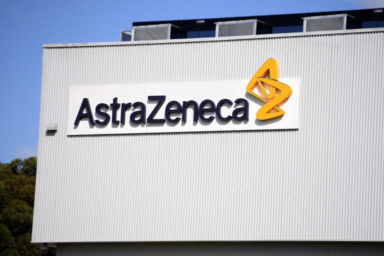 Jóváhagyták az Oxfordi Egyetem-AstraZeneca koronavírus-vakcináját is Nagy-Britanniában