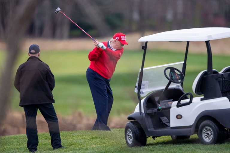 Folytatódik Trump bukdácsolása, továbbra sem tudott bizonyítékokat szolgáltatni