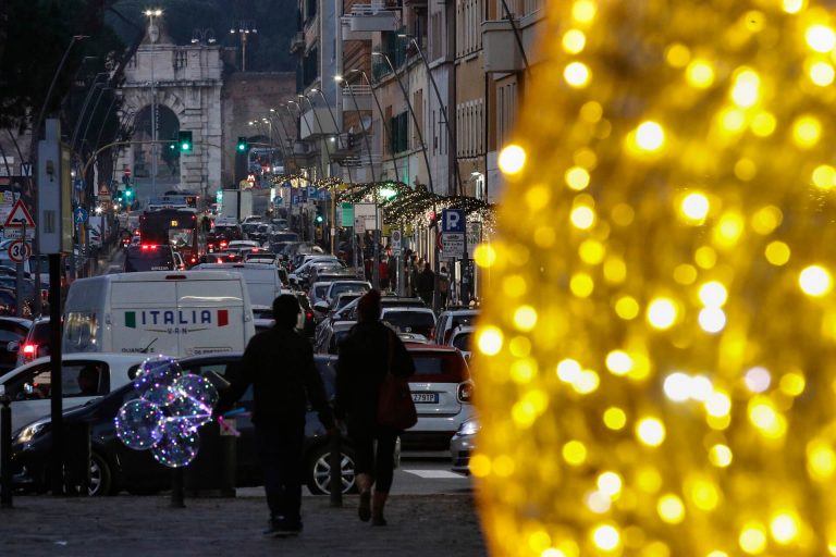 Teljes lezárás Olaszországban, a halottak száma újabb kritikus határt lépett át