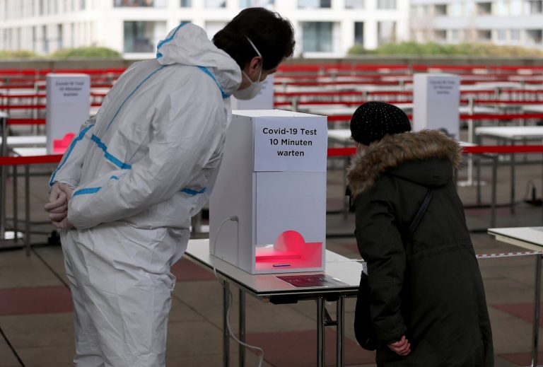 Megkezdődött Ausztriában a tömeges koronavírus-tesztelés