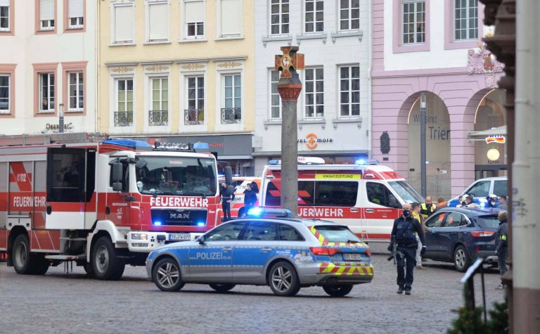 Legkevesebb ketten meghaltak, sokan megsérültek egy száguldó sofőr miatt Németországban – frissül