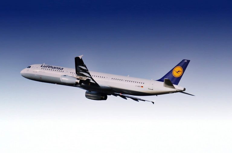 Ezer pilótát küldhet el a Lufthansa