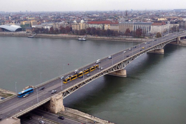 Nagy a bizonytalanság a hazai építőiparban, egyre nehezebb előrejósolni a gazdaság alakulását