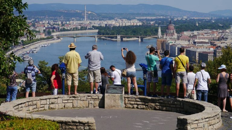 Hatalmas pofonokat kap a magyar turizmus, itt vannak a számok