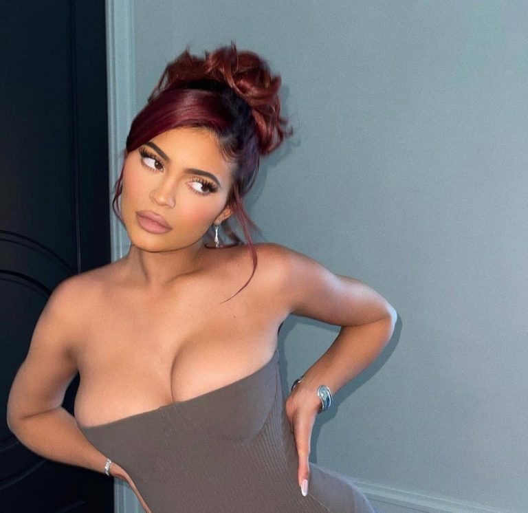 Kylie Jenner olyan kebleket villantott, hogy egy pillanatra még az idő is megállt