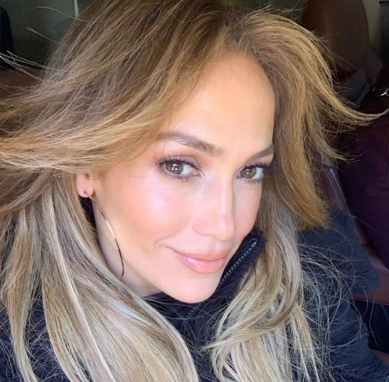 Jennifer Lopez szenzációs és divatos összeállítása