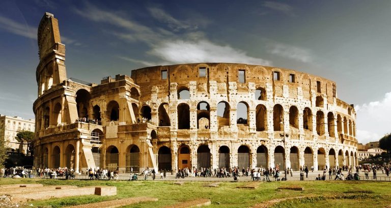 Turisták, figyelem: átalakul a római Colosseum