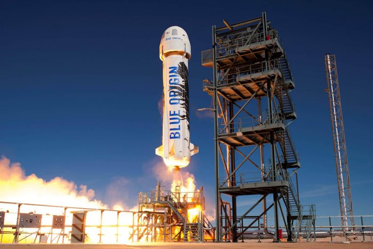 Április elején küldheti az első utasokat az űrbe a Blue Origin