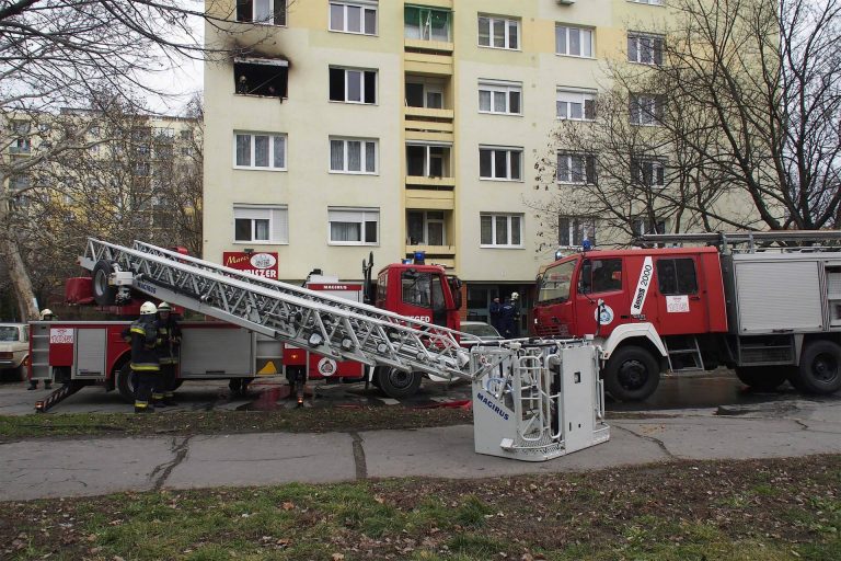 Kiugrott a tizedik emeletről egy 23 éves szegedi lány, de túlélte