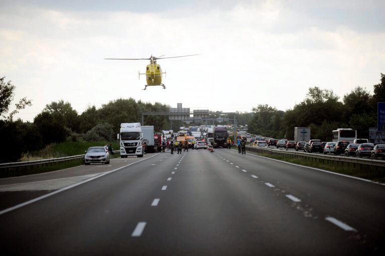 Tíz sérültje van az M7-esen történt balesetnek