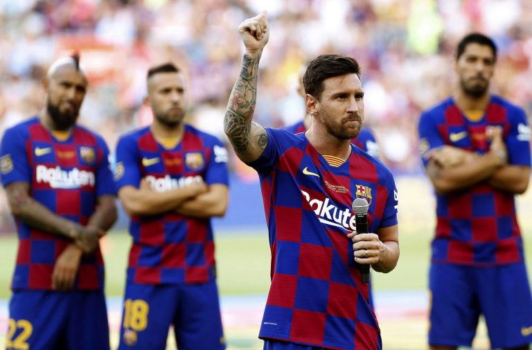 Komoly fizetéscsökkentést vállal be Messi, de marad a Barcánál egy spanyol lap szerint