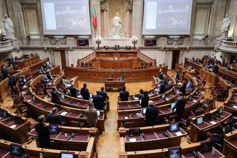 A heves tiltakozás ellenére legalizálták az eutanáziát Portugáliában