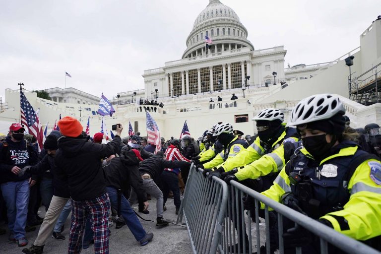 Hatalmas felkelésre és lázadásra figyelmeztet az FBI Trump leváltásának idejére