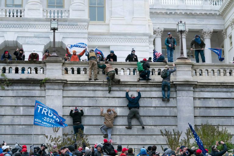 A botrányos és halálos támadás után szinte teljesen eltüntették Trumpot a közösségi médiából