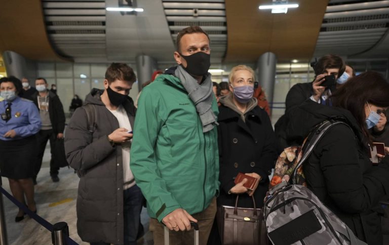 Nyoma veszett az Alekszej Navalnijt ápoló kórház vezetőjének