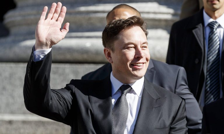 Bárkinek odaad 100 millió dollárt Elon Musk, ha jó választ ad a kérdésre