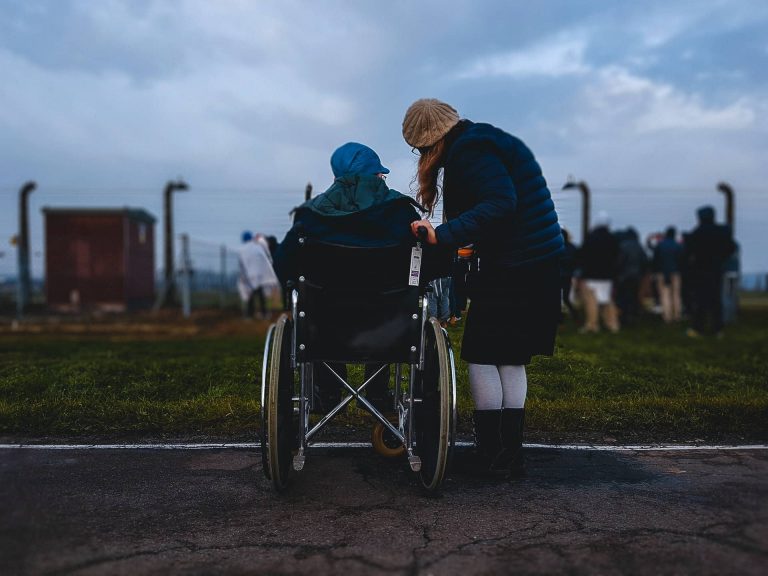 Kerekesszékben mászta meg a világ egyik legmagasabb felhőkarcolóját egy hongkongi férfi