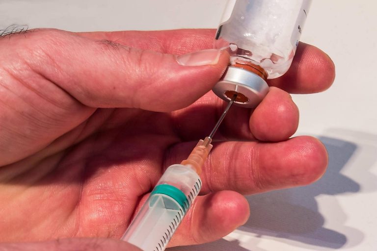 Sok helyen rosszul adhatják be a Pfizer vakcináját, így az immunizáció sem alakulhat ki