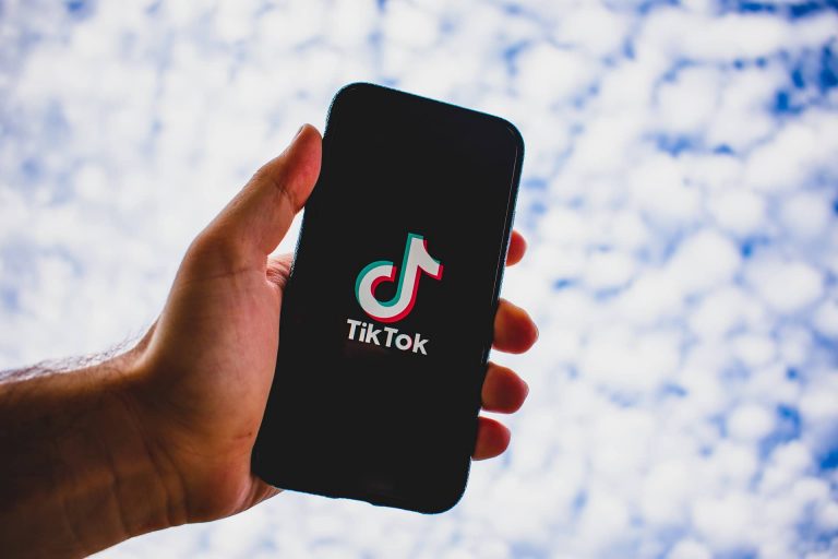 Elfogadta a TikTok-kihívást, megfojtotta magát nadrágszíjjal egy 10 éves kislány