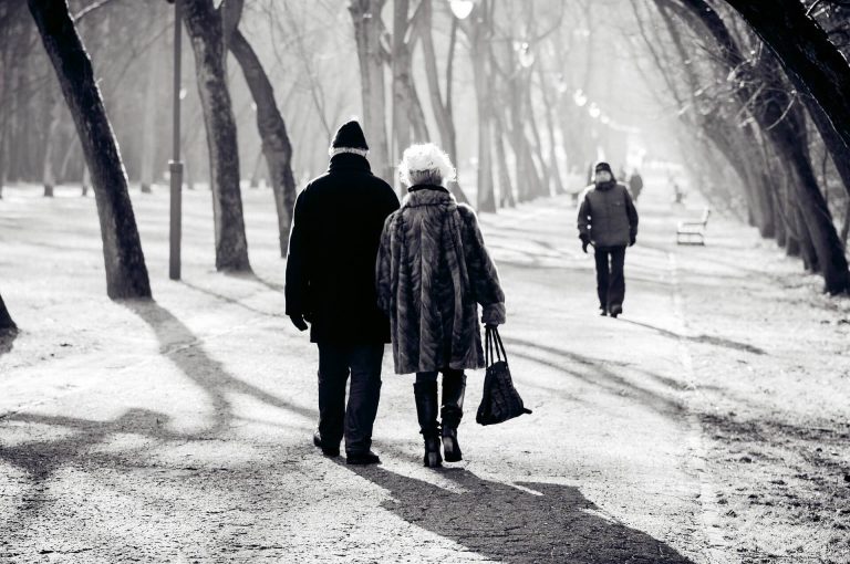 Megvan, hogy a nyugdíjasok mikortól kapják meg a 13. havi nyugdíj első részletét