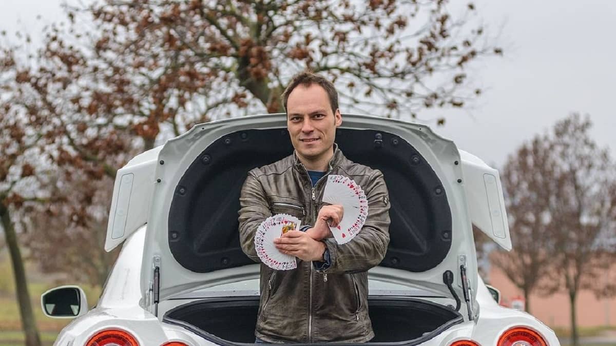 A betyárját, de szerencsés Hajnóczy Soma: Nissan GT-R-re váltott