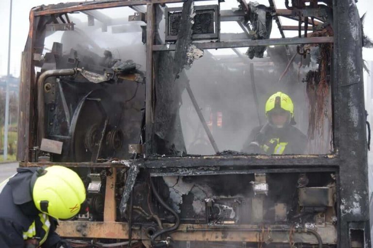 Lángokba borult egy busz a XI. kerületben (frissítve)