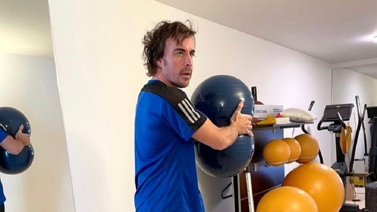 Így néz ki a 39 éves Fernando Alonso nyaka