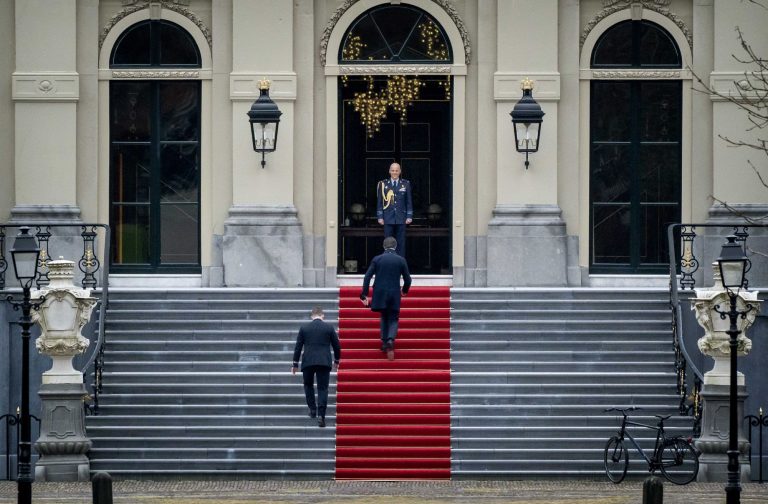 A hágai bíróság a kijárási tilalom eltörlésére szólította fel a holland kormányt