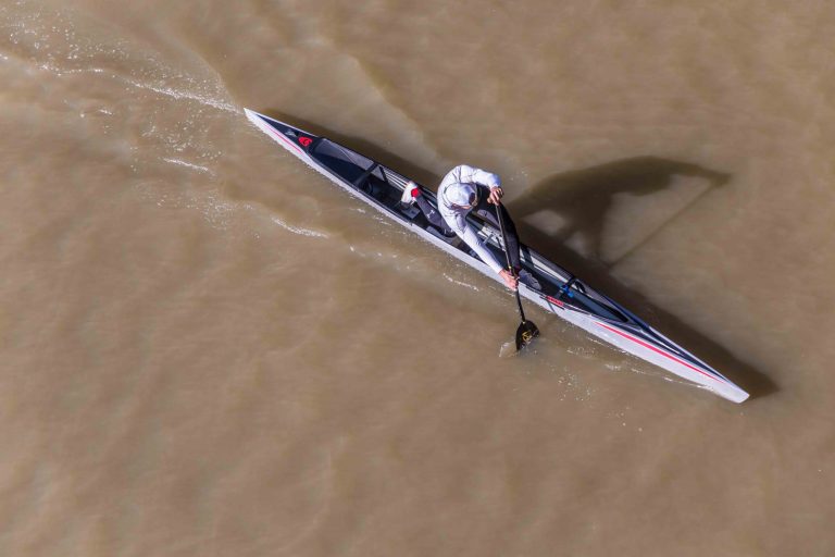 Egy 21 éves brit nő lett a legfiatalabb sportoló, aki átevezte az Atlanti-óceánt