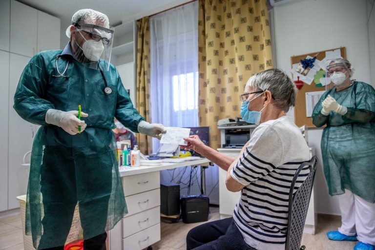 Hétfőtől igényelhető a koronavírus-védettséget igazoló okmány