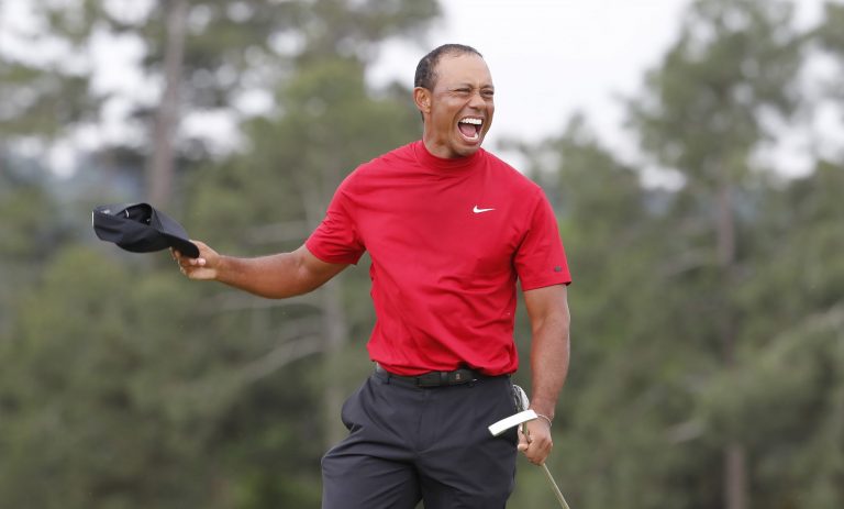 Autóbalesetet szenvedett Tiger Woods, kórházba szállították