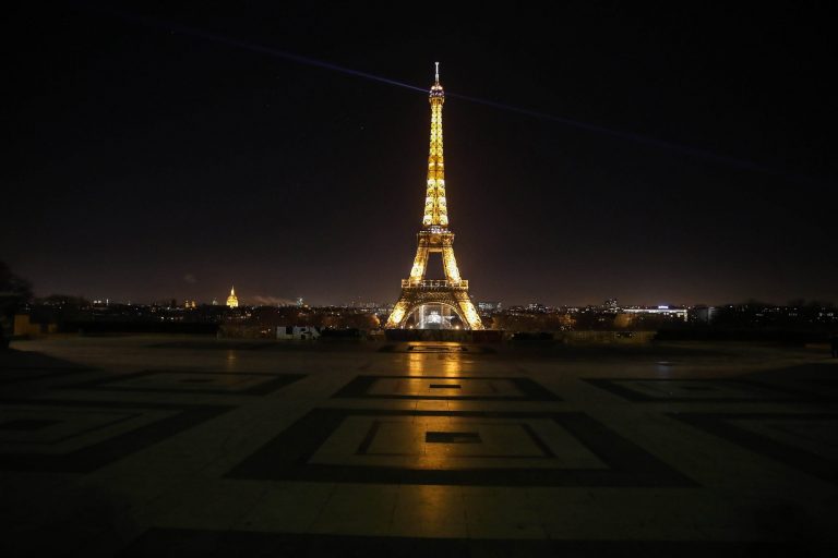 Kicsinosítják az Eiffel-tornyot a 2024-es párizsi Olimpiára