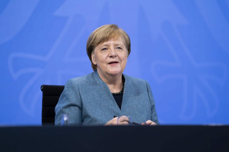 Angela Merkel szívesen látná az EU-ban a Szputnyik V-t