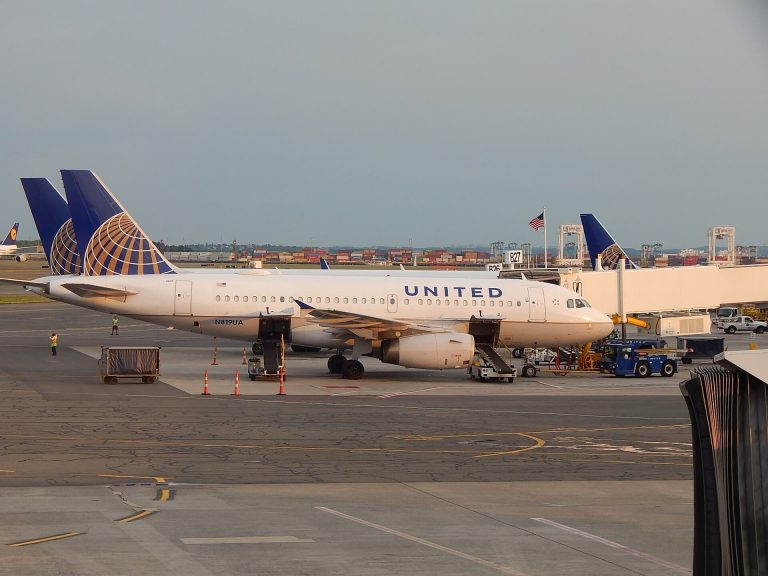 A United Airlines több repülőgépét is földön tartja a szétszakadt hajtómű miatt
