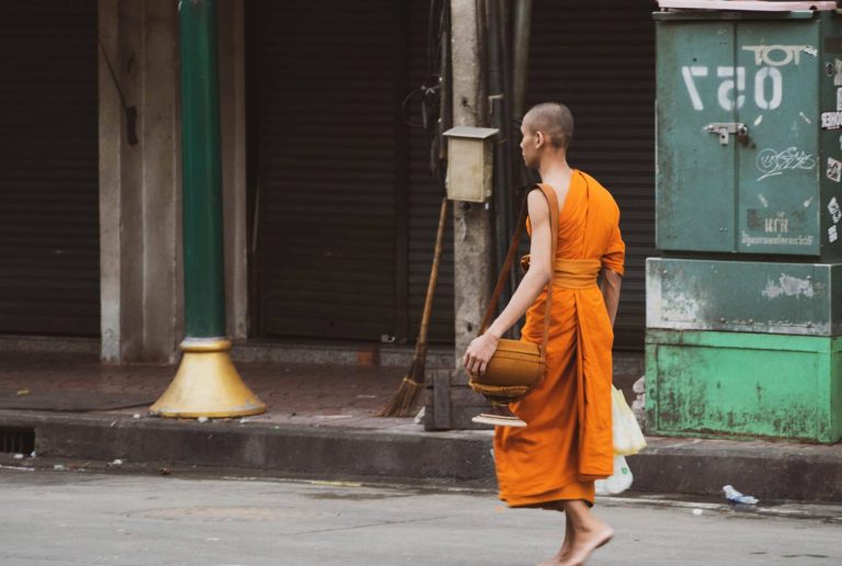 Egy buddhista templom éléskamrája jelenti nepáli hallgatók számára a túlélést