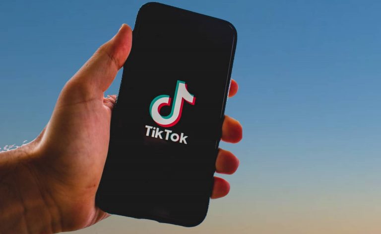 Kitiltja a TikTok a 13 év alatti felhasználókat Olaszországban