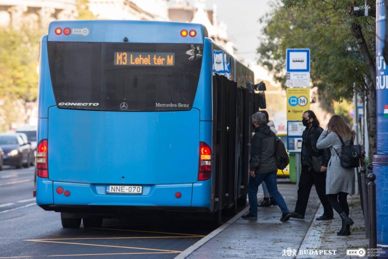 Egy 22 éves szlovák állampolgár köpte le a budapesti buszsofőrt